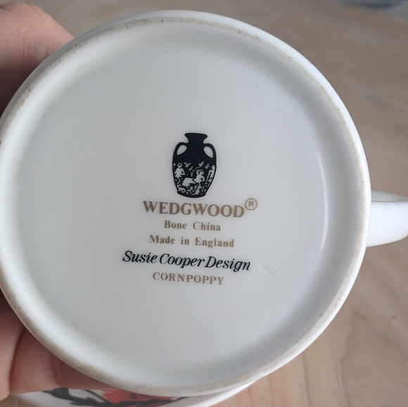 Wedgwood Bone China Teacup Saucer set - Picture 4 of 4